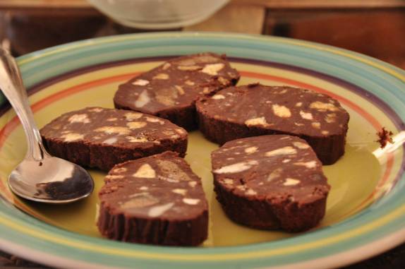 Salame de chocolate, sobremesa especial em restaurante de Copacabana, na Bolívia